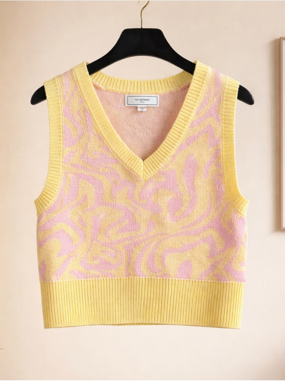 No Brand Yellow & Pink Patterned V-Neck Sweater Vest
